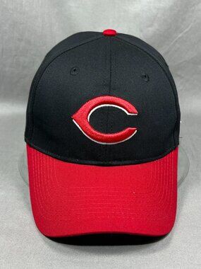 Gently used men's Cincinnati Reds OC Sports Team MLB Strap Back Hat Cap Black Ba